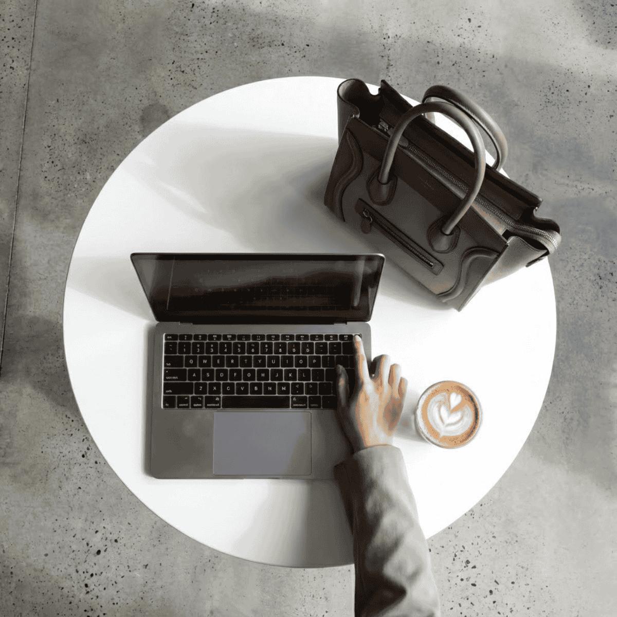 Kỹ Thuật Hoàn Thiện Bàn Nội Thất Xi Măng, Bề Mặt Độc Quyền