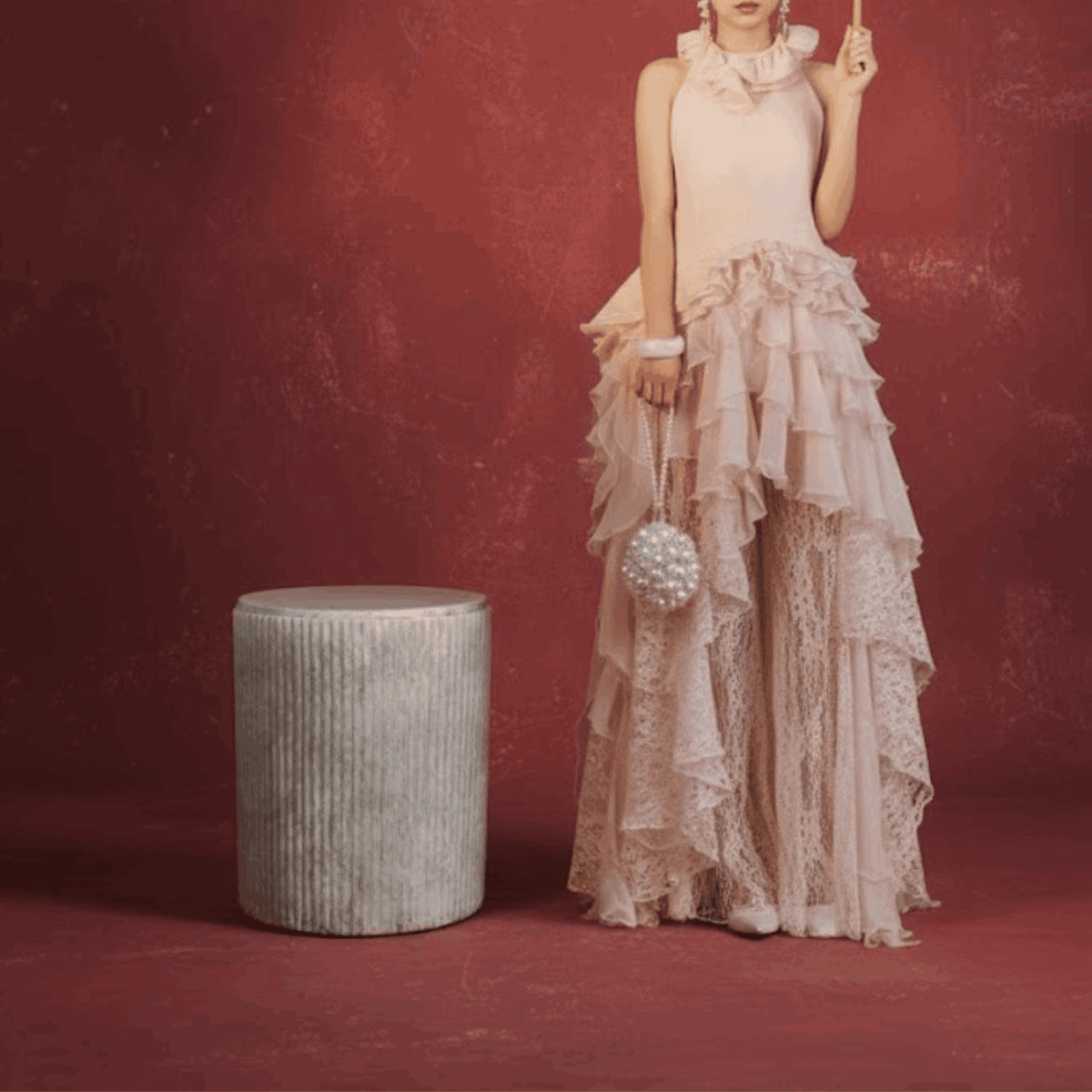 Nội Thất Trend 2026: Tại Sao “Soft Brutalism” (Thô Mộc Mềm Mại) Lại Lên Ngôi Dịp Tết Này?